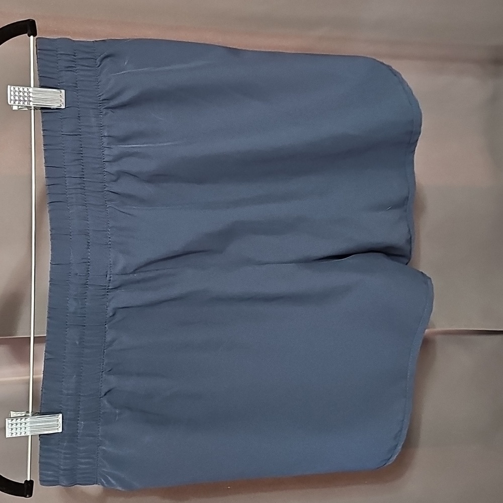 Athletic shorts - Picture 2 of 3